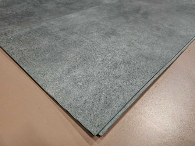 39 m2 pvc spc click tegel - 1300 x 320 x 4,5 mm - afbeelding 2 van  3