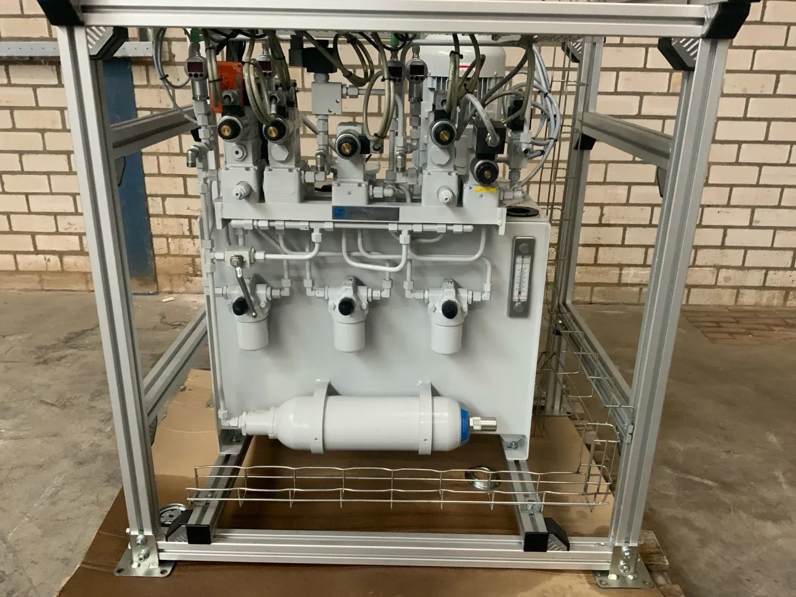3d-meetmachine, hydrauliek- en vacuümpompen en schakelkasten