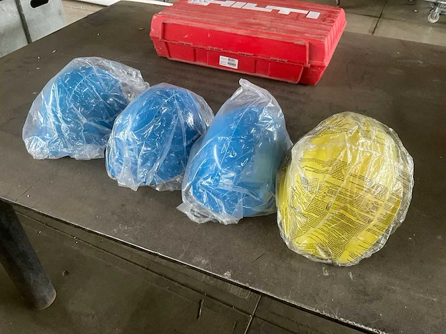 3m veiligheidshelm (4x) - afbeelding 1 van  3