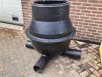 3x 160 mm gaten - rioolput - afbeelding 1 van  4