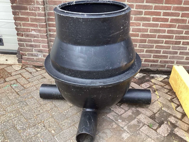3x 160 mm gaten - rioolput - afbeelding 2 van  4