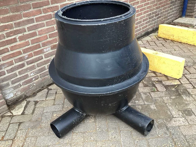 3x 160 mm gaten - rioolput - afbeelding 3 van  4