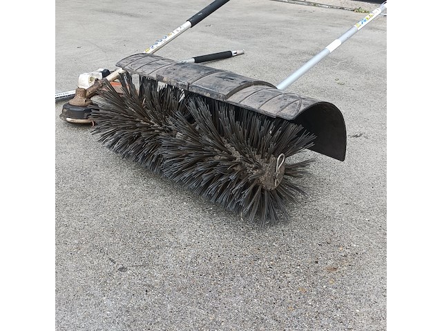 3x aanbouwdeel, stihl, (rolbezem, hoogsnoeier en bosmaaier) - afbeelding 7 van  12