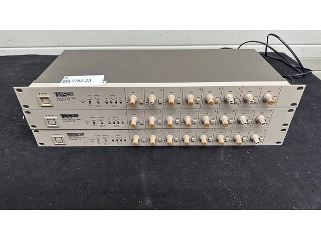 3x a/d converter tascam, ma-ad8 - afbeelding 1 van  2
