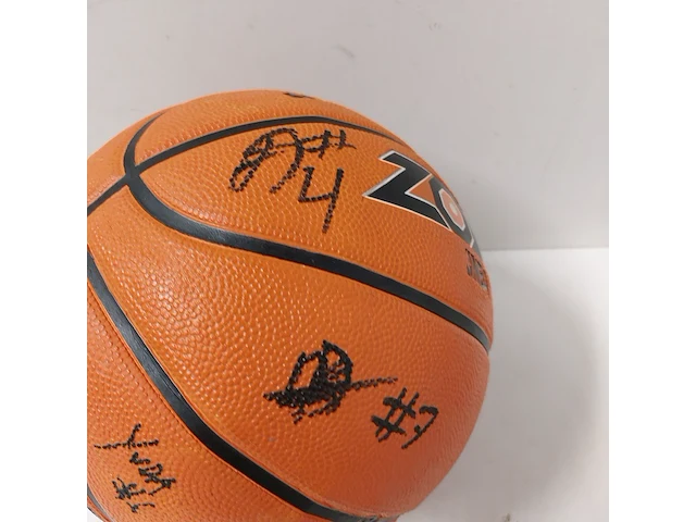 3x basketbal | 2x gesigneerd, spalding en nike - afbeelding 9 van  14