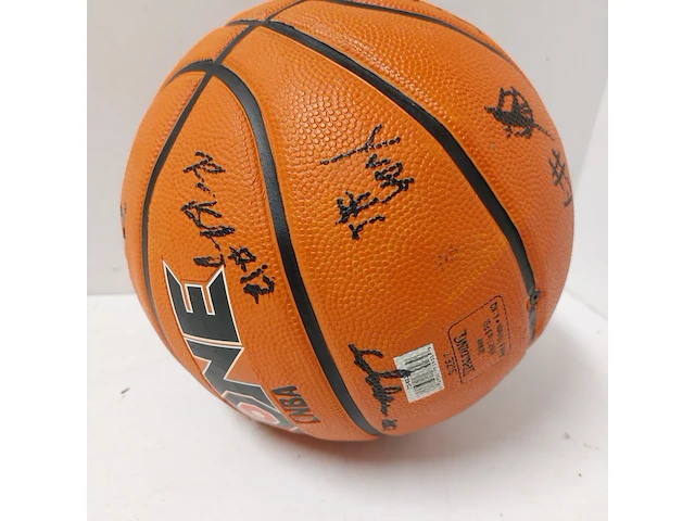 3x basketbal | 2x gesigneerd, spalding en nike - afbeelding 10 van  14