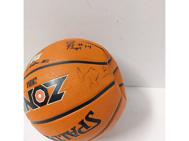3x basketbal | 2x gesigneerd, spalding en nike - afbeelding 11 van  14