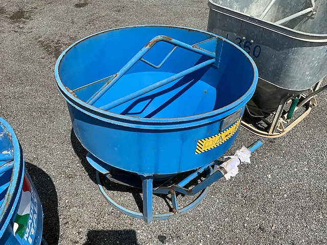 3x betonkubel 300/350l - afbeelding 4 van  17