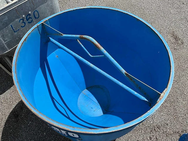 3x betonkubel 300/350l - afbeelding 5 van  17