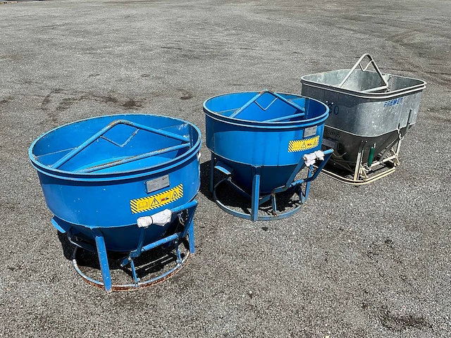 3x betonkubel 300/350l - afbeelding 1 van  17