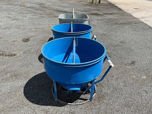 3x betonkubel 300/350l - afbeelding 16 van  17