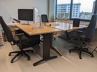 3x bureau met 3x bureaustoel en ladeblok | locatie amsterdam - afbeelding 1 van  9