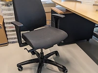 3x bureau met 3x bureaustoel en ladeblok | locatie amsterdam - afbeelding 5 van  9