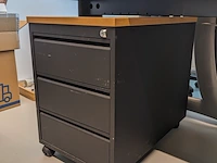 3x bureau met 3x bureaustoel en ladeblok | locatie amsterdam - afbeelding 6 van  9