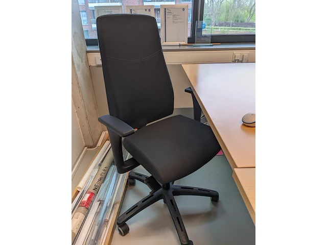 3x bureau met 3x bureaustoel en ladeblok | locatie amsterdam - afbeelding 7 van  9
