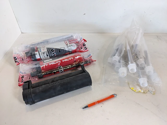 3x chemisch anker met 10x mengtuit hilti, hit-hy 200-a - afbeelding 1 van  6
