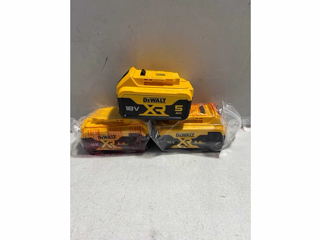 (3x) dewalt accu 18v 5 amp - afbeelding 1 van  1