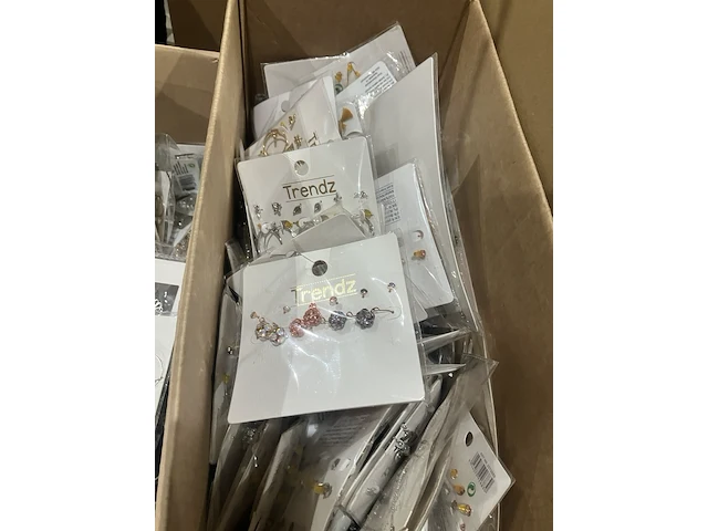 3x dozen sieraden - afbeelding 7 van  8