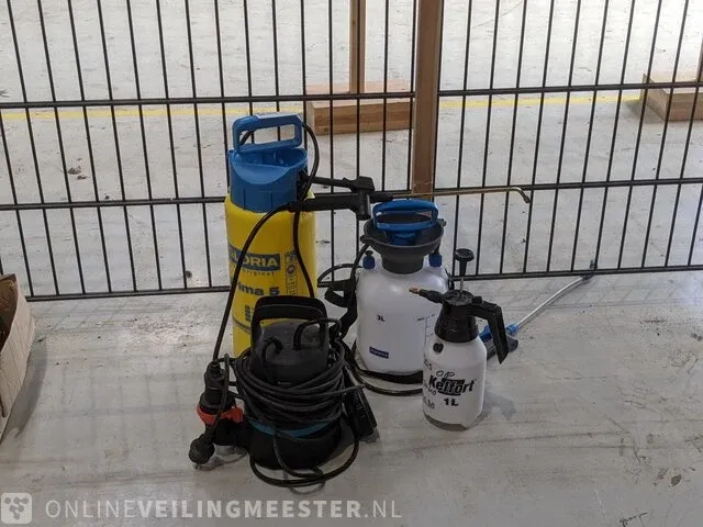 3x drukvat met een dompelpomp o.a. gloria en gardena - afbeelding 1 van  7