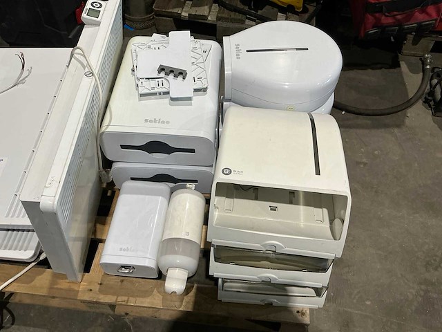 3x elektrische verwarming en sanitaire toebehoren - afbeelding 4 van  5