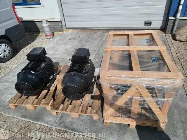 3x elektromotor 75 kw ongebruikt weg, w22 premium, zwart, bouwjaar 2018 - afbeelding 2 van  8