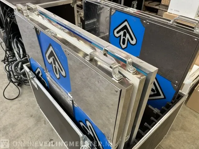 3x flightcase met dansplaten en muziekinstallatie - afbeelding 11 van  14