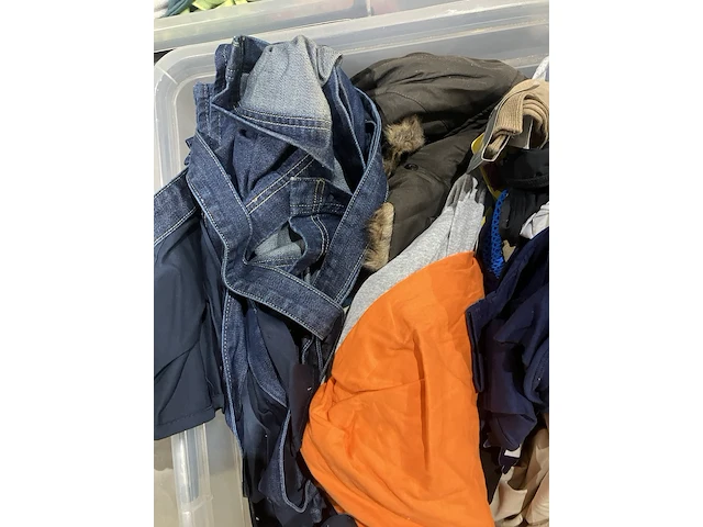 3x grote bakken kleding - afbeelding 5 van  8