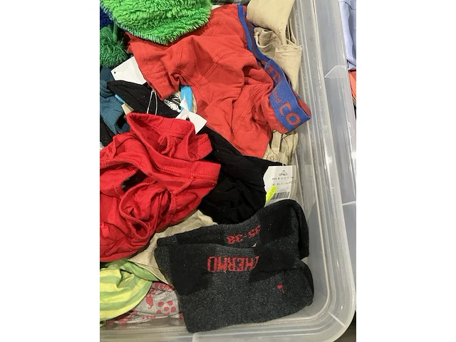 3x grote bakken kleding - afbeelding 6 van  8