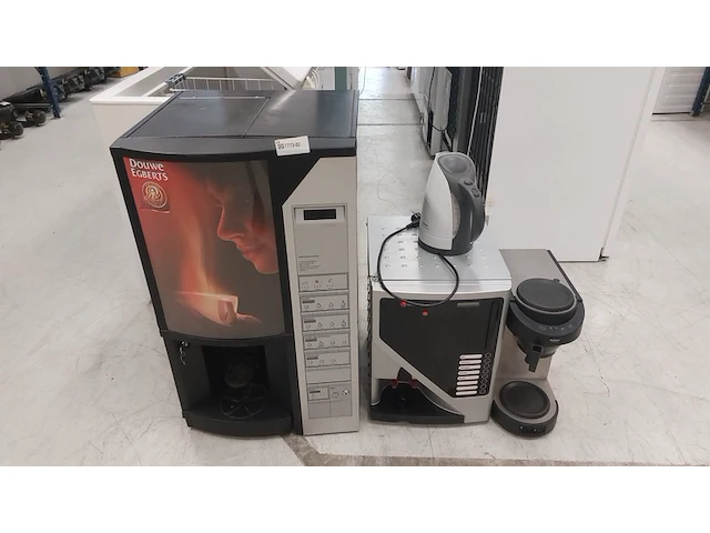 3x horeca koffie automaten, douwe egberts, celecta, animo - afbeelding 1 van  14