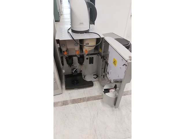 3x horeca koffie automaten, douwe egberts, celecta, animo - afbeelding 13 van  14