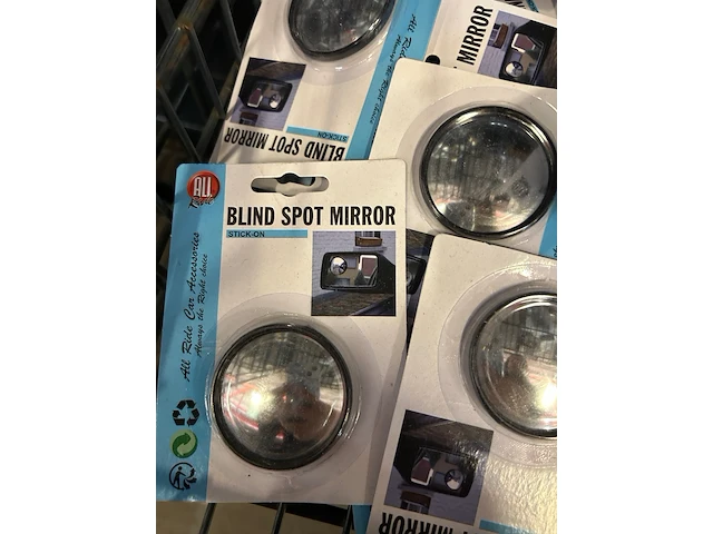 3x inhoud stellingvak diverse gadgets w.o. hapé, dunlop - afbeelding 3 van  15