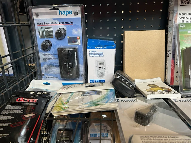 3x inhoud stellingvak diverse gadgets w.o. hapé, dunlop - afbeelding 10 van  15