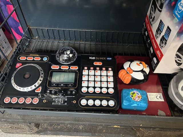 3x inhoud stellingvak met a-merk speelgoed w.o. nintendo switch, vtech, disney, jvc, clementoni - afbeelding 5 van  7