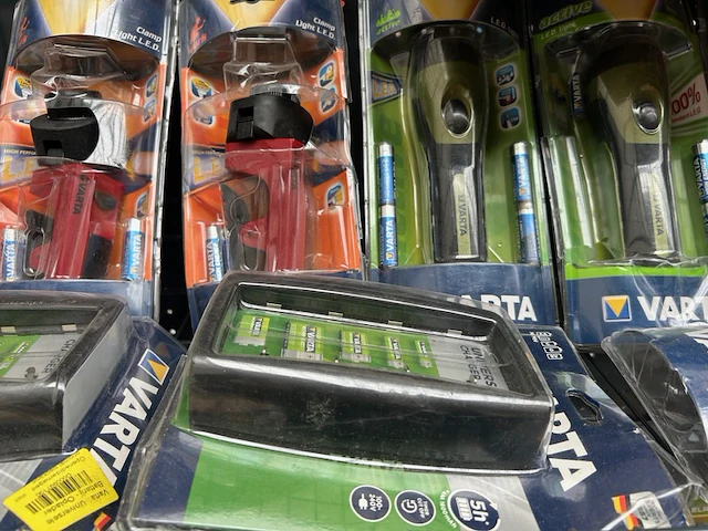 3x inhoud stellingvak w.o. bouwmarkt artikelen w.o. varta, kinzo - afbeelding 8 van  10