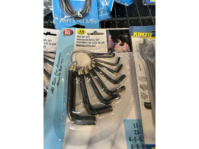 3x inhoud stellingvak w.o. bouwmarktartikelen w.o. konig, black&decker - afbeelding 4 van  13