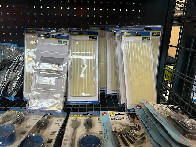 3x inhoud stellingvak w.o. bouwmarktartikelen w.o. konig, black&decker - afbeelding 9 van  13