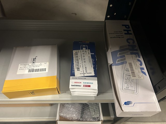 3x inhoud stellingvak w.o. deurbeslag en elektronica w.o. hoppe, slv, toolcraft, levivo - afbeelding 6 van  11