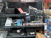 3x inhoud stellingvak w.o. dry shaver, opblaasbare poef, tas w.o. philips, hapé - afbeelding 1 van  7