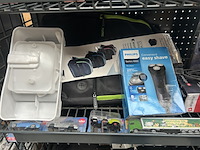 3x inhoud stellingvak w.o. dry shaver, opblaasbare poef, tas w.o. philips, hapé - afbeelding 2 van  7