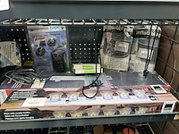 3x inhoud stellingvak w.o. dry shaver, opblaasbare poef, tas w.o. philips, hapé - afbeelding 4 van  7