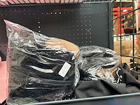 3x inhoud stellingvak w.o. dry shaver, opblaasbare poef, tas w.o. philips, hapé - afbeelding 5 van  7