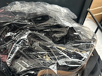 3x inhoud stellingvak w.o. dry shaver, opblaasbare poef, tas w.o. philips, hapé - afbeelding 6 van  7