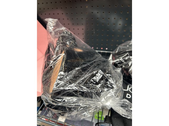 3x inhoud stellingvak w.o. dry shaver, opblaasbare poef, tas w.o. philips, hapé - afbeelding 7 van  7