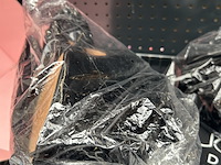 3x inhoud stellingvak w.o. dry shaver, opblaasbare poef, tas w.o. philips, hapé - afbeelding 7 van  7