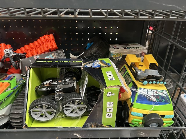 3x inhoud stellingvak w.o. juicemaker, vacuumcleaner, divers speelgoed w.o. keenray, perobuno - afbeelding 3 van  9