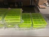 3x inhoud stellingvak w.o. siliconen ijsblokjesvormen w.o. levivo - afbeelding 2 van  7