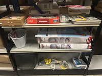 3x inhoud stellingvak w.o. speelgoed w.o. basil, disney pixar cars, dewalt - afbeelding 1 van  9