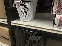 3x inhoud stellingvak w.o. speelgoed w.o. basil, disney pixar cars, dewalt - afbeelding 8 van  9