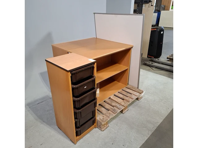 3x kast en 1x whiteboard - afbeelding 2 van  8
