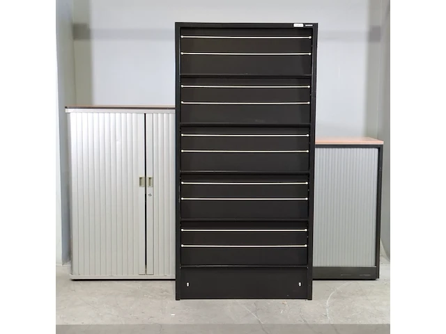 3x kast - afbeelding 1 van  17